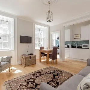  Apartment Altido Elegant Georgian 2-bedrm Apt In Heart Of Old Town United Kingdom